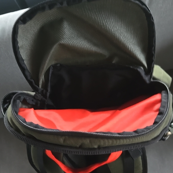 DAKINE Builder Backpack – Gently Used, Excellent Condition, Rugged & Versatile. - Picture 9 of 11